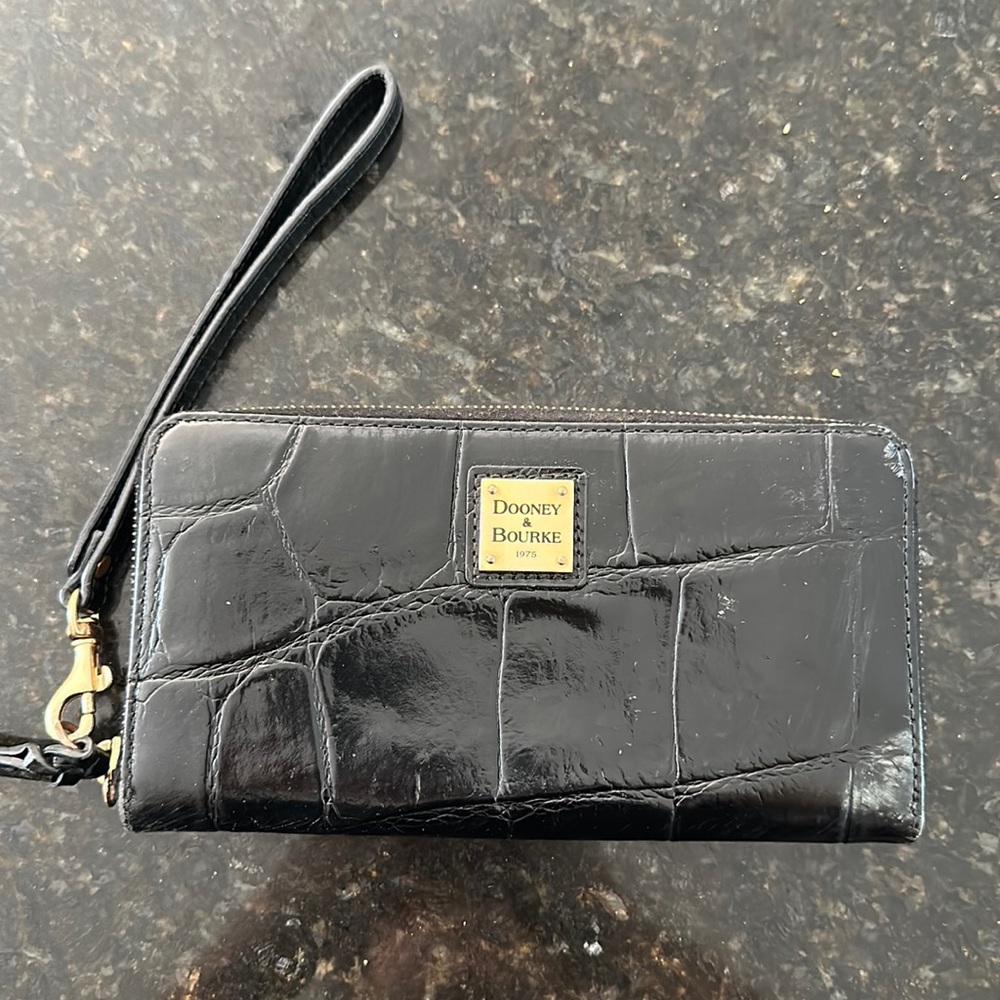 Dooney & bourke wristlit wallet purse